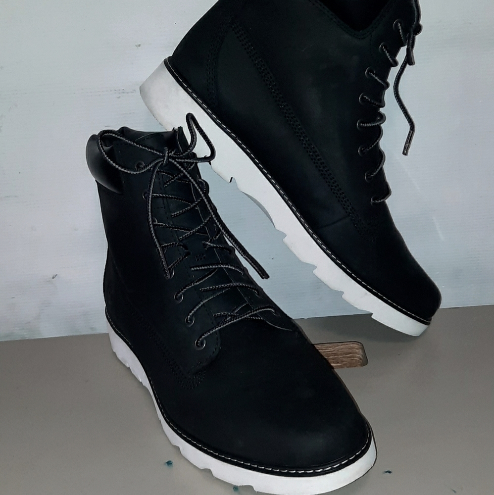 SOLD on a different selling platform! Womens Tim's